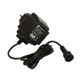 Адаптер за 220V захранване с черна кръгла букса